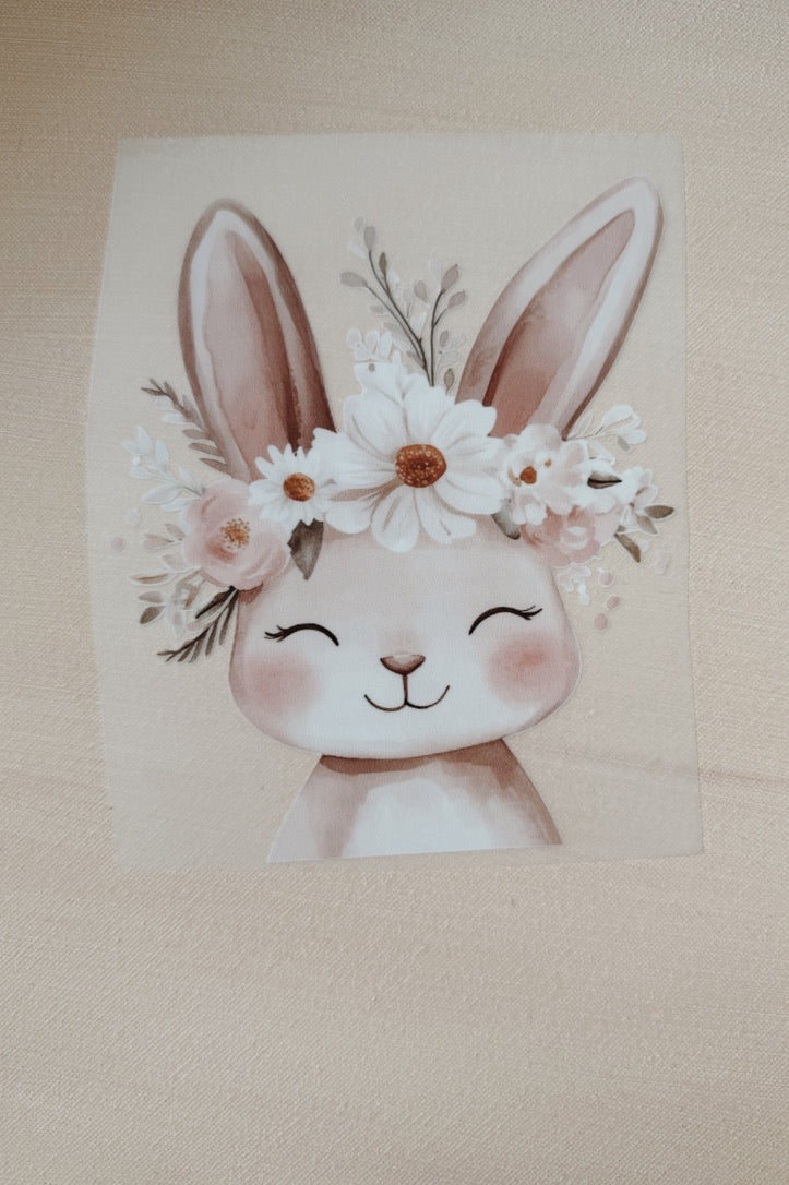 Bügelbild Hase mit Blumenkranz