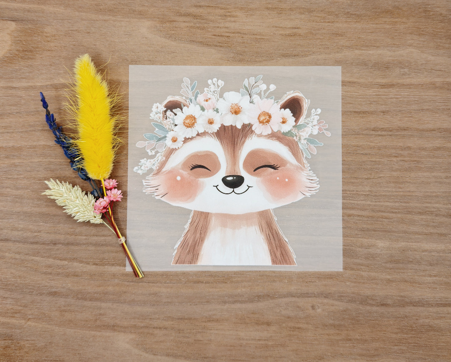 Bügelbild Waschbär mit Blumenkranz