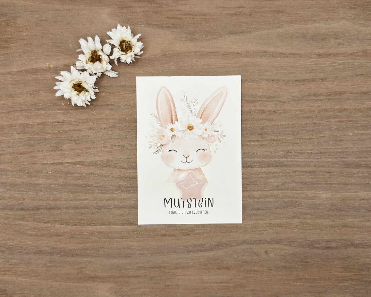 Mutstein Hase mit Blumenkranz